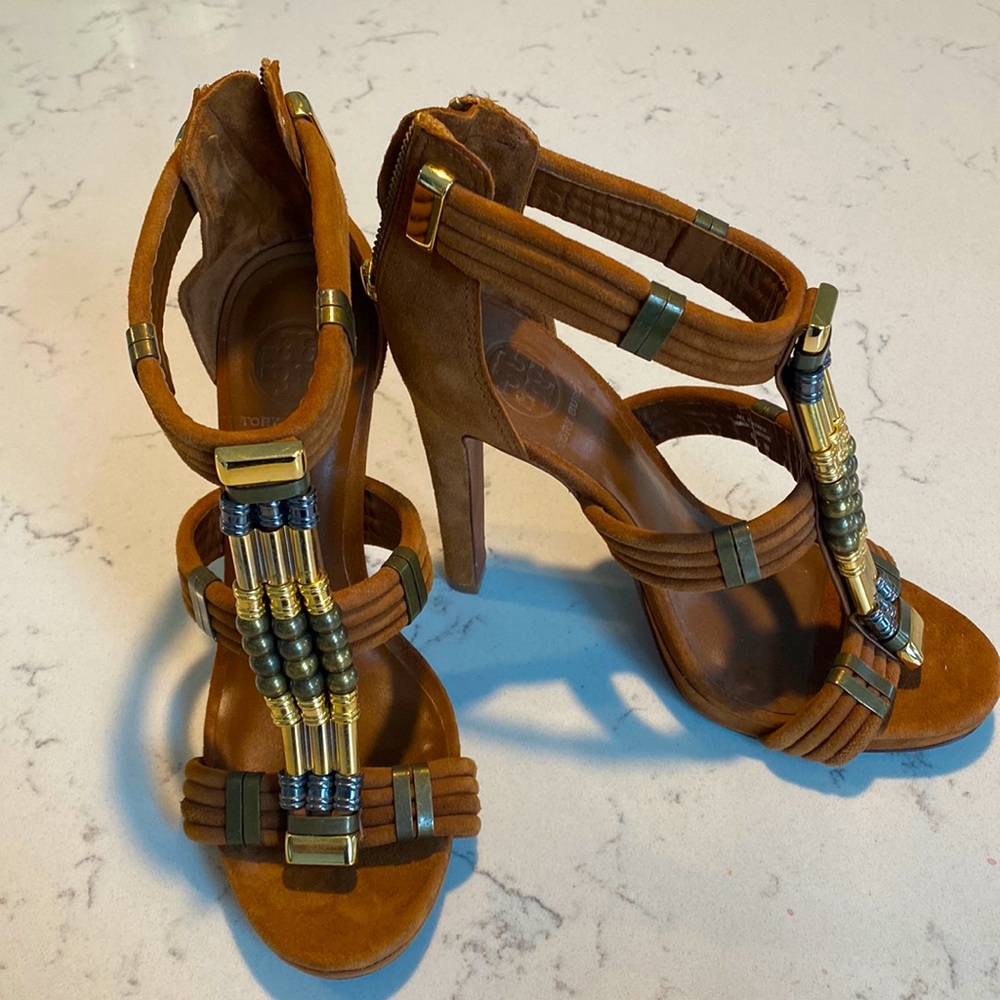 Gorgeous and unique shoes.Wore them twice.Excellent condition.All leather.